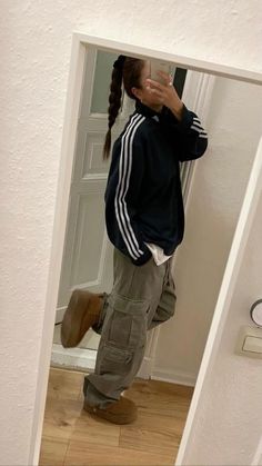 Winter Fits For College, Rainy Day Fits, Layer Fits, Find Your Own Style, Outfit With Uggs, Vest Fits, Unique Streetwear, Sweater Fits, Streetwear Clothing