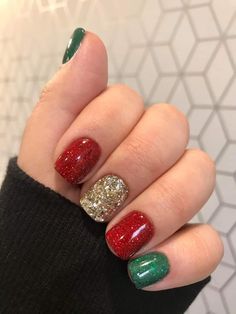 Simple Holiday Nails Acrylic Coffin, Holiday Nail Dip Ideas, Unique Dip Nail Designs, Christmas Gel Dip Nails, Christmas Nails Dipping Powder, Best Holiday Nails, Christmas Nexgen Nails, Christmas Fingernails Simple