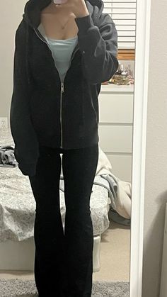 Black Zip Up Outfit, Black Zip Up Hoodie Outfit, Cold Outfit, Simple Outfits For School, Comfy Casual Outfits, Korean Casual Outfits, Cute Everyday Outfits, Outfit Inspo Fall