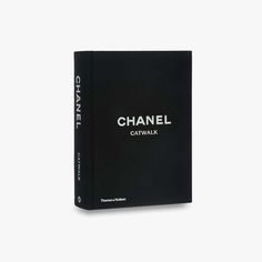 CHANEL BOOK Chanel Catwalk, Chanel Book, Table Aesthetic, Chanel Aesthetic, Chanel Collection, Dior Haute Couture, Linda Evangelista, Claudia Schiffer, Black Book