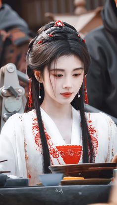 Ancient Chinese Hairstyles, Petty Girl, Hanfu Girl, Chinese Historical Drama, Music Instagram, Ju Jingyi, Fashion Sewing Tutorials, Ancient Beauty