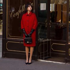 Red. Size 34=Us 2. Fit Is Oversized. New With Tags. Material: 40% Cashmere, 60% Australian Wool Lining: 100% Cotton Sateen Luxury Red Outerwear For Evening, Classic Red Outerwear For Office, Luxury Red Evening Outerwear, Classic Red Outerwear, Classic Red Outerwear For Evening, Classic Red Evening Outerwear, Mode Mantel, Glamour Vintage, Black Gloves