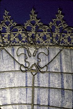 Collar, underside detail of supportasse, 16th c. Bobbin Lace. MET Elizabethan Clothing, Elizabethan Ruff, Extant Garments, Historical Garments, 16th Century Clothing, Tudor Costumes