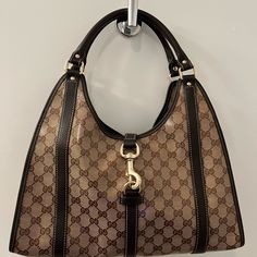 Women’s Gucci Handbag. Used, But In Impeccable Condition Gucci Handbag, Bags Vintage, Gucci Handbags, Gucci Bags, Vintage Gucci, Gucci Bag, Brown Color, Limited Time, Bag Lady