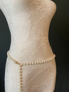 Full pearl belt, full length of pearls make this lovely belt accessory. Choose from gold or silver clasp.  Choose your waist size in inches, all belts will come with an extra 12 inch hanging chain Swimwear accessory, add to dresses to fashionable detail, tops or a perfect gift. Silver Chain Belt, Pearl Belt, Belt Fashion, Chain Belts, Fan Design, Pearl Cream, Belt Accessories, Chain Belt, Suspender Belt