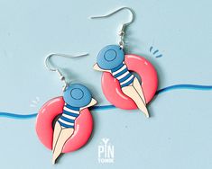 ✨ Pool floatie earrings measuring 4.1 x 3.8 cm (1 5/8" x 1 1/2") - the whole drop length is 6.1 cm (2 3/8") ✨ These colorful earrings are crafted from wood with sterling silver ear wires ✨ Processed within 1-3 business days 🌟 Embrace the fun spirit of summer with our fun pool floatie earrings - a charming blend of quirky and retro elegance! Crafted to capture the essence of a bright summer mood around the pool, these earrings feature adorable ladies in neon pool floaties. The wooden part measur Disco Pool Party, Neon 80s, Pool Floaties, 80s Earrings, Earrings Summer, Small Jewelry Box, Colorful Earrings, Pool Party, Summer Vacation