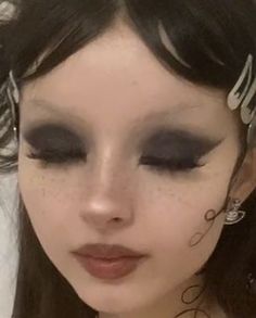 Goth Eye Makeup, Applying Eyeshadow, Maquillage On Fleek, Swag Makeup, Smink Inspiration, Alternative Makeup, Ethereal Makeup, Emo Makeup, Dope Makeup