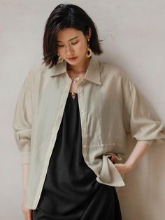 Oversized-fit, lightweight shirt in Lyocell and polyamide. Collar, long sleeves with button cuffs, and buttons at side for adjustable waist. Rounded hem. - Regular length- Regular fit- Collar Oversized Blouse With Roll-up Sleeves And Spread Collar, Everyday Long Sleeve Blouse With Cuffed Sleeves, Long Sleeve Blouse With Cuffed Sleeves For Everyday, Everyday Blouse With Cuffed Long Sleeves, Casual Long Sleeve Shirt With Cuffed Sleeves, Solid Color Long Sleeve Shirt With Rolled Sleeves, Spring Shirt With Button Cuffs For Layering, Workwear Blouse With Roll-up Long Sleeves, Spring Layering Shirt With Button Cuffs