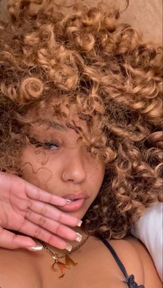 Hair Color Caramel, Honey Hair, Natural Curls Hairstyles, Hairdos For Curly Hair, Curly Girl Hairstyles, Auburn Hair, Hair Inspiration Color, Baddie Hairstyles, Hair Envy