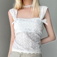 White Floral Lace Top Size: S: Bust: 82cm/ 32.3?in, Length: 48cm/?18.9 inM: Bust: 86cm/ 33.9?in, Length: 49cm/?19.3 inL: Bust: 90cm/ 35.4?in, Length: 50cm/?19.7 inMaterial: Polyester Square Neckline Top, Top In Pizzo, Dark Academia Clothing, Y2k Crop Top, Outfit Chic, Cottagecore Fashion, Floral Lace Tops, Corset Bustier, Kawaii Dress