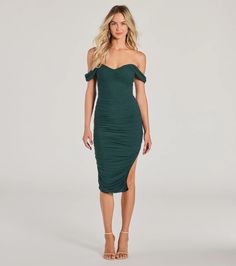 A girl like you can't help but show up in this midi dress and slay! The midi-length dress features a sultry off-the-shoulder sweetheart neckline, short-sleeve cuffs, a ruched and padded bust, a flattering side slit, and side ruched seams that accentuate your curves along the bodycon silhouette. Complete the look in strappy heels for a dinner party or wedding!Fit & FeaturesOff-the-shoulder sweetheart necklineShort-sleeve cuffsRuched and padded bustSide slit, ruched seamsBodycon silhouette, mi Semi Formal Wedding Attire, Fall Wedding Guest Dresses, Homecoming Dresses Bodycon, Purple Homecoming Dress, Dress Satin Bridesmaid, Green Homecoming Dresses, Prom Dress Shoes, Fall Wedding Guest, Homecoming Outfits