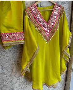 Short Kurti Neck Designs, Lace Simple Dress, Garara Dress, Pakistani Salwar Suit, Baby Fancy Dress, Lace Dress Design, Dress Designing, Stylish Short Dresses