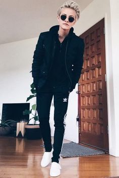 Converse Outfits, Tomboy Look, Androgynous Outfits, Lesbian Fashion, Tomboy Chic, Black Clothes