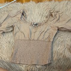 Nwot Size Small Neutral Fall Tops For Day Out, Beige Top For Day Out In Fall, Beige Top For Fall Day Out, Beige Tops For Fall Day Out, Fitted Neutral Tops For Spring, Neutral Fitted Casual Blouse, Khaki Tops For Day Out In Fall, Fitted Casual Neutral Blouse, Fitted Neutral Casual Blouse