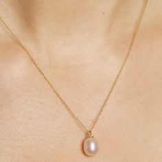 Elliptical Pearl Pendant Necklace – STONE AND STRAND Shabby Bedroom, Floating Diamond Necklace, Dainty Pearl Necklace, Diamond Initial Necklace, Pearl Necklace Designs, Pearl Necklace Wedding, Character Aesthetics, Necklace Stone, Jewelry Lockets