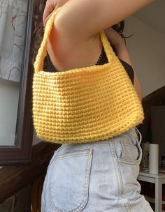 Borsetta a spalla con manico corto realizzata all'uncinetto con filo 100% acrilico molto resistente di color giallo canarino.  Le dimensioni sono:  -larghezza 28 cm -altezza 15 cm  -manico 42 cm Capiente nonostante le dimensioni e molto leggera.  Lavabile il lavatrice a 30 gradi o a secco. Non utilizzare candeggina! Se la desideri di un altro colore o di diverse dimensioni è possibile personalizzarla! Scrivimi per farmi sapere le tue modifiche! :) Yellow Casual Crochet Bag For Spring, Casual Yellow Crochet Bag For Summer, Casual Yellow Crochet Bag For Spring, Trendy Yellow Crochet Bag, Trendy Handmade Yellow Crochet Bag, Trendy Yellow Handmade Crochet Bag, Yellow Crochet Bag For Spring, Spring Yellow Crochet Bag, Trendy Yellow Crochet Bag For Everyday