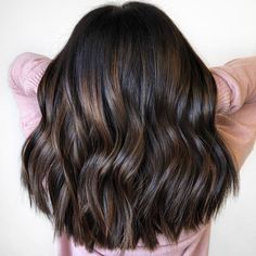 Messy Bob Hairstyles, Dark Hair With Highlights, About Money, Hair Color Balayage, Dark Brown Hair, Brunette Hair, Insurance Company, Luxury Beauty