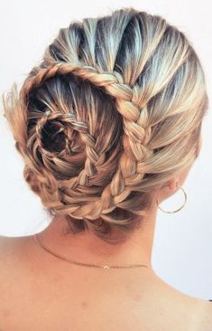 Braided Hairstyles for Long Hair---- I don't know how people can even DO that!! Latest Braided Hairstyles, Braid Updo, Hair Upstyles, Lace Braid, Braided Hairstyles Easy, Braids For Long Hair, Great Hair