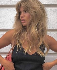 MAYA KATE #haircolor #hair #hairstyle Curls And Bangs, Blonde Hair With Bangs, Matilda Djerf, Blonde Hair Inspiration, Blonde Hair Looks, Long Hair With Bangs, Curtain Bangs, Grunge Hair