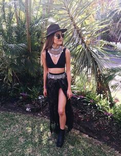 Find More at => http://feedproxy.google.com/~r/amazingoutfits/~3/mU3ullv7qv8/AmazingOutfits.page Look Hippie Chic, Coachella Looks, Look Festival, Fest Outfits, Music Festival Fashion, Music Festival Outfits, Festival Inspiration, Coachella Fashion, Mode Boho