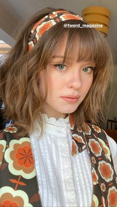 Headbands Hairstyles Short, Romantic Kibbe, Headbands For Short Hair, Maisie Peters, Soft Dramatic, Yellow Jackets, Honey Hair, Soft Autumn, Creative Makeup Looks