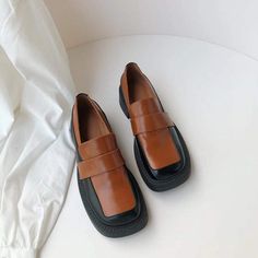 These loafers are designed in a timeless. minimal silhouette. so you'll be sure to wear them often. Made from soft leather. soft bottom that ensure all-day comfort. Wear yours with tailoring and denim alike.Not suitable for high instepColor: Green/Brown/WhiteMaterial: CowhideLining: SheepskinInsole: Sheepskin (Unmovableï¼?br>Sole: RubberHeels: 3.5 cm/1.38â€?br>Weight: 0.46kg Each Shoes (measured size 8)Production Time: About 3-5 days (Any exceptional case will email you. Please pay attention to Penny Loafers For Women, Oxford Boots, Buckle Ankle Boots, Comfort Wear, Western Cowboy Boots, Spring Shoes, Womens Boots Ankle, Penny Loafers, Green Brown