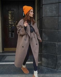 East Coast Aesthetic Outfits Winter, 20 Degree Weather Outfits Winter Fashion, Autumn Scandinavian Fashion, Casual Lunch Outfit Winter, Scandinavian Fashion Winter, Sassy Outfits, Vinter Mode Outfits, Uggs Outfits, Rok Outfit