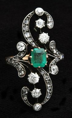 Gorgeous S shape brooch Russian Emerald, Bijoux Art Deco, Diamond Dress Ring, Bijoux Art Nouveau, Diamond Dress, Deco Jewelry, Dress Rings