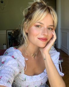 Side Bangs On Both Sides, Sabina Socol Hair, Blonde With Bangs, Summer Bangs, Fringe Hairstyle, French Girl Hair, Sabina Socol, Organic Skin Care Brands, Makeup Tip