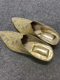 Moroccan Wedding Women Shoes Mule Slipper Size 5 Arab Shoes, Moroccan Sandals, Home Id, Wedding Women, Moroccan Wedding, Womens Wedding Shoes, Mountain Home, Mules Shoes, Wedding Shoes