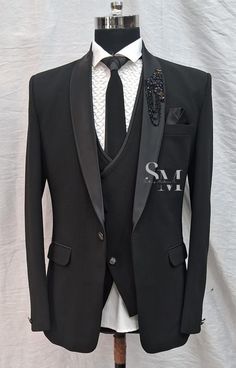 Black party wear suit set of 6 pieces includes jacket with work as shown in image , a vest /waistcoat , pant, pocket square , neck tie and a white plain shirt (shirt not as shown)  to catch the eyeballs in event.  *𝐓𝐞𝐱𝐭 𝐦𝐞 𝐢𝐧 𝐭𝐡𝐞 𝐦𝐞𝐬𝐬𝐚𝐠𝐞 𝐬𝐞𝐜𝐭𝐢𝐨𝐧 𝐟𝐨𝐫 𝐚𝐧𝐲 𝐪𝐮𝐞𝐫𝐲.  * Connect me if your chest is above 44 inches  * ■𝙁𝙖𝙗𝙧𝙞𝙘 :- premium terry rayon   📌𝙉𝙊𝙏𝙀:- ---------------  𝙋𝙊𝙎𝙎𝙄𝘽𝙄𝙇𝙄𝙏𝙔 𝙊𝙁 𝙇𝙄𝙏𝙏𝙇𝙀 𝘿𝙀𝙑𝙄𝘼𝙏𝙄𝙊𝙉 𝙄𝙉 𝘾𝙊𝙇𝙊𝙍 𝘿𝙐𝙀 𝙏𝙊 𝘿𝙄𝙁𝙁𝙀𝙍𝙀𝙉𝙏 𝙎𝘾𝙍𝙀𝙀𝙉𝙄𝙉𝙂 𝘼𝙉𝘿 𝙋𝙃𝙊𝙏𝙊𝙂𝙍𝘼𝙋𝙃𝙄𝘾 𝙍𝙀𝙎𝙊𝙇𝙐𝙏𝙄𝙊𝙉𝙎. Black Party Wear Suit, Black Single-breasted Tuxedo For Party, Luxury Single-button Tuxedo Suit, Suit For Men Stylish, Black Suit For Men, Black-tie Tuxedo With Single Breasted Design, Single-button Tuxedo Suit In Suiting Fabric, Black Party Wear, Elegant Black Single-breasted Tuxedo