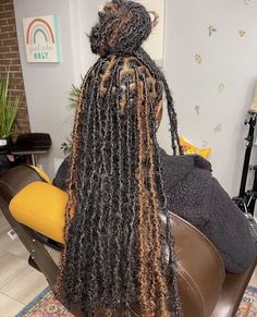 Foxlocs Hairstyles Long, Two Color Soft Locs, Soft Locs With Brown, Butterfly Faux Locs Color Ideas, Soft Loc Color Combos, Distressed Locs With Color, Individual Butterfly Locs, Brown And Black Faux Locs, Brown And Black Butterfly Locs