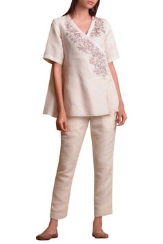 Shop for these amazing collections of Off White Linen Resham Thread Embroidery V Neck Tunic For Women by Sue Mue online at Aza Fashions. Elegant Short Sleeve Blouse With Chikankari Embroidery, Elegant Short Sleeve Top With Resham Embroidery, Elegant Short Sleeve Sets With Resham Embroidery, Elegant Sets With Resham Embroidery And Short Sleeves, Elegant Sets With Resham Embroidery, Elegant Short Sleeve Blouse With Floral Embroidery, Festive Short Sleeve Top With Floral Embroidery, Elegant White Embroidered Short Sleeve Top, Elegant Festive Embroidered Short Sleeve Top