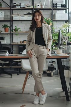 10 Smart Casual Business Outfits For Women You Will Love! – fashionbylina.com Tech Outfits Women, Casual Business Outfits For Women, Smart Casual For Girls, Casual Business Outfits, Business Outfits For Women, Tech Outfit, Suits And Sneakers, Smart Casual Dress Code, Dark Academia Outfit