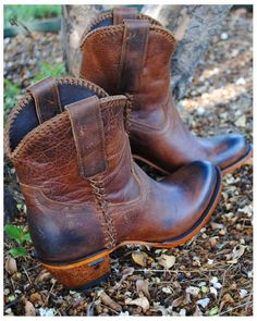 Lane Women's Plain Jane Cognac Booties - Round Toe, Honey Womens Short Cowboy Boots, Womens Cowgirl Boots Outfits, Women’s Cowboy Boots, Boot Barn Outfits Women, Cowboy Ankle Boots Outfit, Outfits With Cowboy Boots For Women, Western Booties Outfit, Western Ankle Boots Outfit, Cowgirl Boots Round Toe