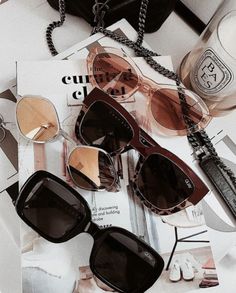 Glasses Aesthetic Girl, Aesthetic Girl Vintage, Yves Saint Laurent Designer, Glasses Aesthetic, Round Lens Sunglasses, Fake Glasses, Pink Inspiration, Quay Sunglasses, Cute Sunglasses