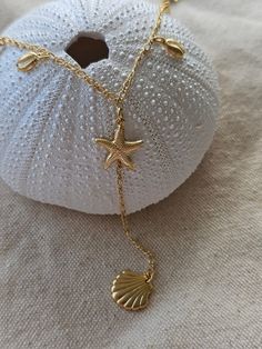 This is a Y shape gorgeous necklace for all beach lovers to express their love for ocean seashells! Dainty dangly cowrie shells, marine animals and starfish are such a site! Great gift for surfers, beach girls to scuba and freedivers to express their love for marine life! Such a flattering beach style to mix and match with other Kikita Jewelry pieces.  *18k gold-plated * gold-plated - length: 18 Inches +  *Adjustable length  *Lobster clasp closure   All Products are inspected for Quality 🤍To ex Summer Accessories Aesthetic, Gold Ocean Jewelry, Beach Girl Jewelry, Beach Accessories Jewelry, Gold Beach Jewelry, Ocean Accessories, Summer Jewelry Beach, Beach Jewellery, Starfish Jewelry