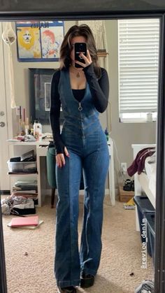 Type Of Outfit Aesthetic, Outfits For 25 Year Old Women, Long Legs Outfit, Cafe Fits, Vintage Outfits Classy Retro, Thrift Fit, Barista Aesthetic, Mode Harajuku, Look 80s