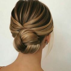 Chignon Simple, Hair Updos Tutorials, Prom Hair Updo, Wedding Hairstyles Tutorial, Updo Tutorial, Hair Upstyles, Elegant Hair, Short Wedding Hair