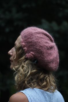 Embrace the cozy vibes of fall with this alpaca wool beret. It's ideal for keeping your head warm while adding a touch of Parisian flair to your look. You feel like you are wearing a cloud, feel airiness and softness.  The beret is universal size and is also perfect for gifts. Frill knitted detail is there to show the world your femininity, daring, passion and courage. Add a touch of warmth and style to your fall wardrobe with alpaca wool beret. Embrace the changing seasons with grace and elegan Knitted Alpaca Hats, Handmade Casual Beret, Hand-knitted Hat As Gift, Style Parisienne, Knitted Beret, French Beret, Wool Beret, Wool Berets, Hat For Women