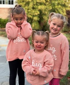 The couple revealed the news with this post showing their three daughters - Wyatt (left), Elliotte (right) and Bennett (middle) in sweaters that all say 'Big Sister' on them Jennifer Lopez Videos, Beyonce Fans, Lucas Oil Stadium, Baby News, Michael Strahan, Number Four, Expecting A Baby, Family Thanksgiving