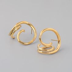 Notre revêtement et notre polissage ajoutent un ingrédient secret aux bagues pour votre tenue contemporaine et chic. Boucles d'oreilles géométriques abstraites qui ne se démoderont jamais, ce bijou est assez simple pour accessoiriser facilement mais suffisamment créatif pour faire ressortir votre look.

 Cette paire de boucles d'oreilles en or 18 carats qui complète n'importe quelle tenue, crée facilement un look élégant en style parisien, minimaliste, bohème ou même punk.

 • SPÉCIFICATION •

 Finition : placage en or multicouche 18 carats sur acier titane

 Dimension : env. 22 cm x 24 mm




 Pour une bague de ce style, veuillez visiter ici . Minimalist Bohemian, Style Parisienne, Gold Statement Earrings, Contemporary Chic, Secret Ingredient, Wire Earrings, Chic Outfit, Geometric Earrings, The Rings