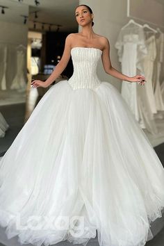 Pearls Wedding Dress, Dresses For Bride, Pearl Wedding Dress, Pearls Wedding, Tulle Sleeves, Dream Wedding Ideas Dresses, Wedding Dresses Beaded, Beaded Wedding, Tulle Wedding