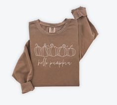 Embrace the cozy vibes of autumn with our 'Hello Pumpkin' Brown Comfort Colors Fall Crewneck. Crafted from premium cotton, this crewneck is your perfect companion for crisp fall days and pumpkin spice moments. Whether you're strolling through autumn foliage or enjoying a warm drink with loved ones, our crewneck offers comfort and style in every season. Key Features: Warm and Cozy: Made from soft Comfort Colors brand crewneck sweatshirts, 80% ring spun USA cotton, 20% polyester Charming Design: F Fall Iron On Designs, Cricut Fall Sweatshirt Ideas, Fall Sweatshirt Designs, Fall Sweatshirt Ideas, Fall Shirt Ideas, Theta Chi, Wedding Bottle Labels, Spring Cups, Birthday Wine Glasses