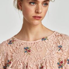 Floral Details Art: 6491/221/942 Spring Lace Blouse, Spring Lace Blouse For Day Out, Feminine Beige Blouse For Spring, Zara Floral Embroidery Blouse For Spring, Zara Floral Embroidered Blouse For Spring, Zara Beige Blouse For Spring, Zara Beige Spring Blouse, Zara Lace Top, Detail Art