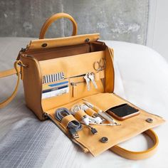 Bank Bag, Handbag Organization, Retro Mode, Cute Bags, Perfect Bag, Cute Bag, Leather Working, Hobo Bag, Leather Craft