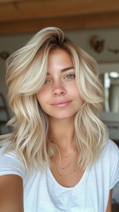 Honey Blonde Hair Color Short, Reese Witherspoon Hair Color, Blonde Hair Fair Skin Green Eyes, Blonde Hair In 40s, Back View Hairstyles, K8_smallthings Hair, Straight Textured Hair, Mid Length Blonde Hairstyles, Hair Color To Make Blue Eyes Pop