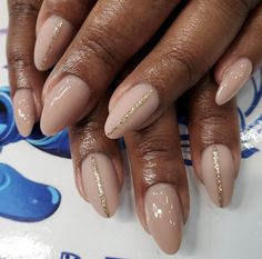 Classy Elegant Nails Vintage, Gel Nails Ideas Oval, Small Oval Nails Design, Short Fall Almond Nails, Nude Almond Acrylic Nails, Nude Nail Designs Short, Simple Nude Nail Designs, Neutral Nude Nails, Executive Nails