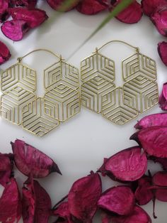 Transform your look with these stunning Pentagon Earrings. Handmade with 100% brass, these earrings exude a vintage boho charm that will elevate any outfit. The spiral design adds a unique touch, while the intricate flower dot pattern on the outside adds a delicate and feminine touch. These earrings are perfect for any occasion, whether it's a casual evening with friends or a special date night. Don't miss out on the opportunity to add these beautiful earrings to your collection and impress everyone with your impeccable style. Order now and embrace the beauty and elegance of these Pentagon Earrings. Spiral Earrings, Casual Evening, Spiral Design, Brass Earrings, Earrings Vintage, Dots Pattern, Jewelry Earrings Hoops, Vintage Boho, Earrings Handmade