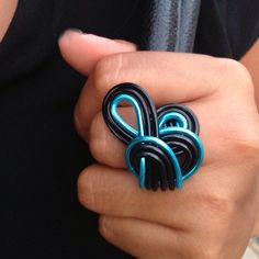 Black and blue color anodized aluminum wire wrap ring. Funky Rings, Curve Ring, Jewelry Summer, Fun Jewelry, Rings For Girls, Ring Black, Anodized Aluminum, Surfer Girl, Neon Blue